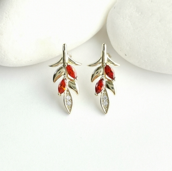 14k gold Garnet and White Topaz  stud earrings 🆕 - Picture 4 of 9